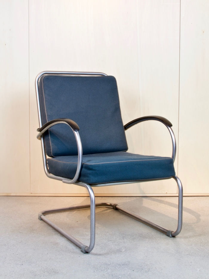 W.H. Gispen, Achterpootloze fauteuil, model 409, ontwerp 1933