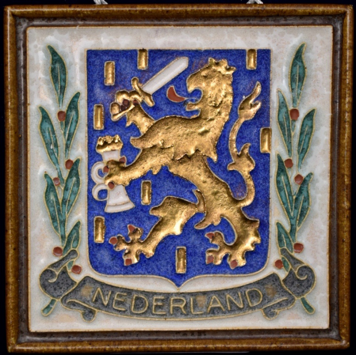 Cloisonne (coat of arms) tile Porceleyne Fles newest van Rotterdam