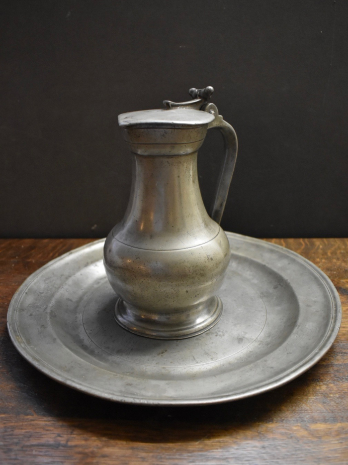 18世紀後半｜フランス｜Pewter｜サン＝テスプリクロス Antique French 18th Century Pewter Plate. | Hart