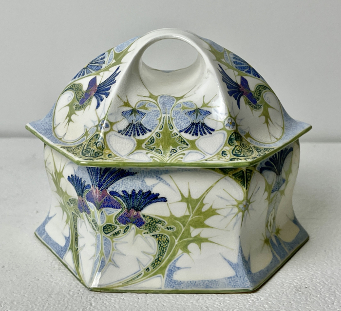 洋書 Porzellanmalerei Faszination Rosen Rozenburg Art Nouveau eggshell porcelain lidded box, 1904