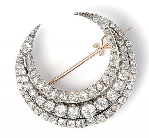 Brooch, set with antique-cut diamonds.