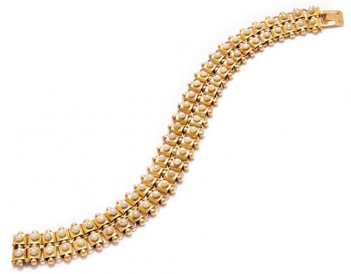 Antique bracelet set with ori&Atilde;&laquo;nt pearls.