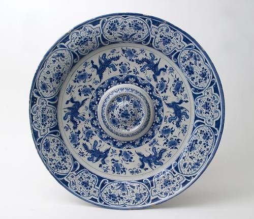 Delft Blue Charger