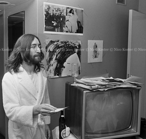 John Lennon et Yoko Ono - PEACE - Salle 902 Hilton # 10