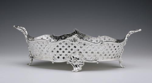 Une corbeille d'argent antique
