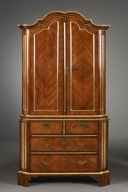 Een Belangrijk Hollands Schrijfmeubel, ca. 1740