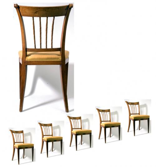 Een Set van Zes Stoelen