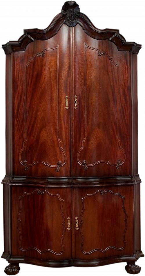Een Mahoniehouten Louis XV Hoekkast