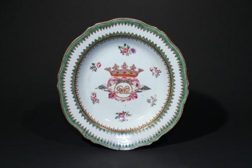 A pair of Chinese porcelain plates decorated in enamels with the De La Parra coat of arms