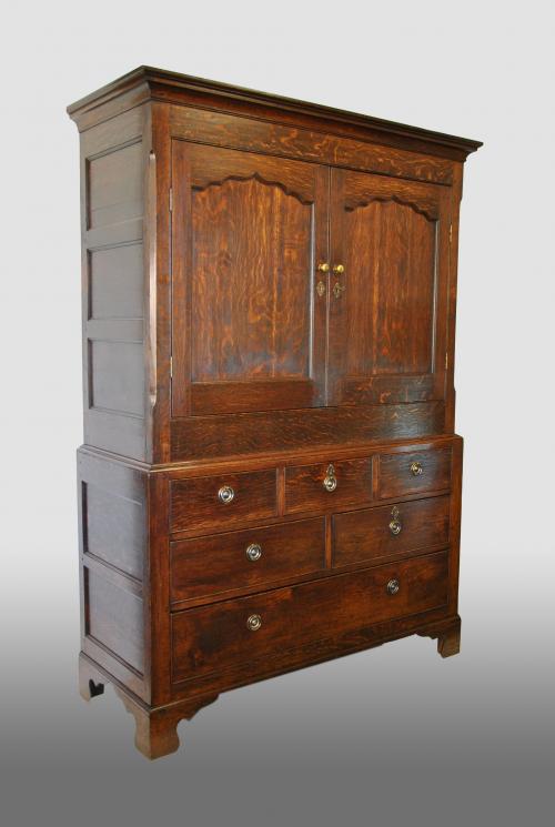Englisch cupboard, oak, about 1800.