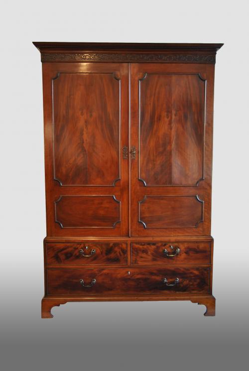 Englisch cabinet, mahogany, about 1825.
