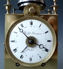 Franse Capucine klok met datum aanwijzing, kwartierslag op twee bellen, c. 1820.