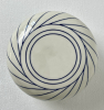Leen Quist (1942-2014), ca. 1990, porseleinen dekselpot, met blauw lijnpatroon op een witte ondergrond. - Leen Quist