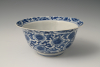 A Chinese porcelain klapmuts bowl