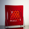 Louis la Rooy (Amsterdam 1947), red glassobject in metalen stand - Louis La Rooy