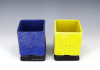 A.D. Copier voor Leerdam, 2 rechthoekige persglazen, graniver cactuspotten, geel en blauw met zwarte graniver onderschotel - Andries Dirk (A.D.) Copier