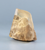 Vladimir Zbynovsky (1964), uniek glaskunstobject, ontworpen en uitgevoerd, optisch gesmolten glas, uitgevoerd in de cire perdue techniek en los geplaatst op een brok graniet - vladimir Zbyňovský