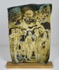 Lies Cosijn (Mojokerto, 1931 – 2016 Petten), drawing on ceramic, of a group of women in summer clothes with an original wooden stand. - Lies Cosijn