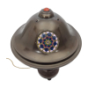 Jan Eisenloeffel (1876-1957), bronzen bureaulamp, gepatineerd, met messing kap en drie venster-emaille medaillons. Bovenop de kap gemonteerd een geslepen siersteen, ca.1915 - Jan Eisenloeffel