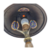 Jan Eisenloeffel (1876-1957), bronzen bureaulamp, gepatineerd, met messing kap en drie venster-emaille medaillons. Bovenop de kap gemonteerd een geslepen siersteen, ca.1915 - Jan Eisenloeffel
