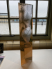 Aleš Vašíček (Praag 1947-2025), in de mal gesmolten en gepolijste amberkleurig glazen sculpture, ‘Prism of Two Colours’, 2006 - Aleš Vašíček