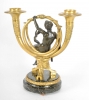 Een stel Franse verguld en gepatineerd bronzen kandelaars naar ontwerp van Alfons Giroux, omstreeks 1880