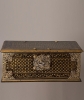 Een Gezwart kistje met Gouden Beschildering en Verguld Zilveren Beslag