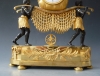 Zeldzame Empire ‘Au Bon Savage’ klok, ‘Jonge zwarte dragers’, Godeby à Paris, circa 1815.