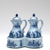A Delft Blue Oil and Vinegar Set