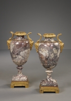 Paar Italiaanse Louis XVI gemonteerde Marmeren Vazen