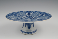 A Chinese porcelain cake stand