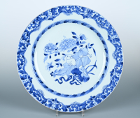 A large porcelain Chinese dish, 42 cm.