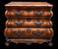 18th century Dutch burr walnut commode