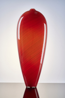 Lino Tagliapietra (Murano 1934), zeer grote, rode glazen vaas met zwart filigrano - Lino Tagliapietra