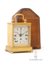 Een kleine Oostenrijkse grande sonnerie reisklok, circa 1850.