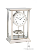 Een Franse Art Deco vernikkelde Reutter patent atmos klok, circa 1933.