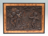 Een notenhouten reliëf