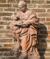 En Madonna met Kind in Terracotta
