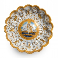 Dutch maiolica polychrome scalloped plate