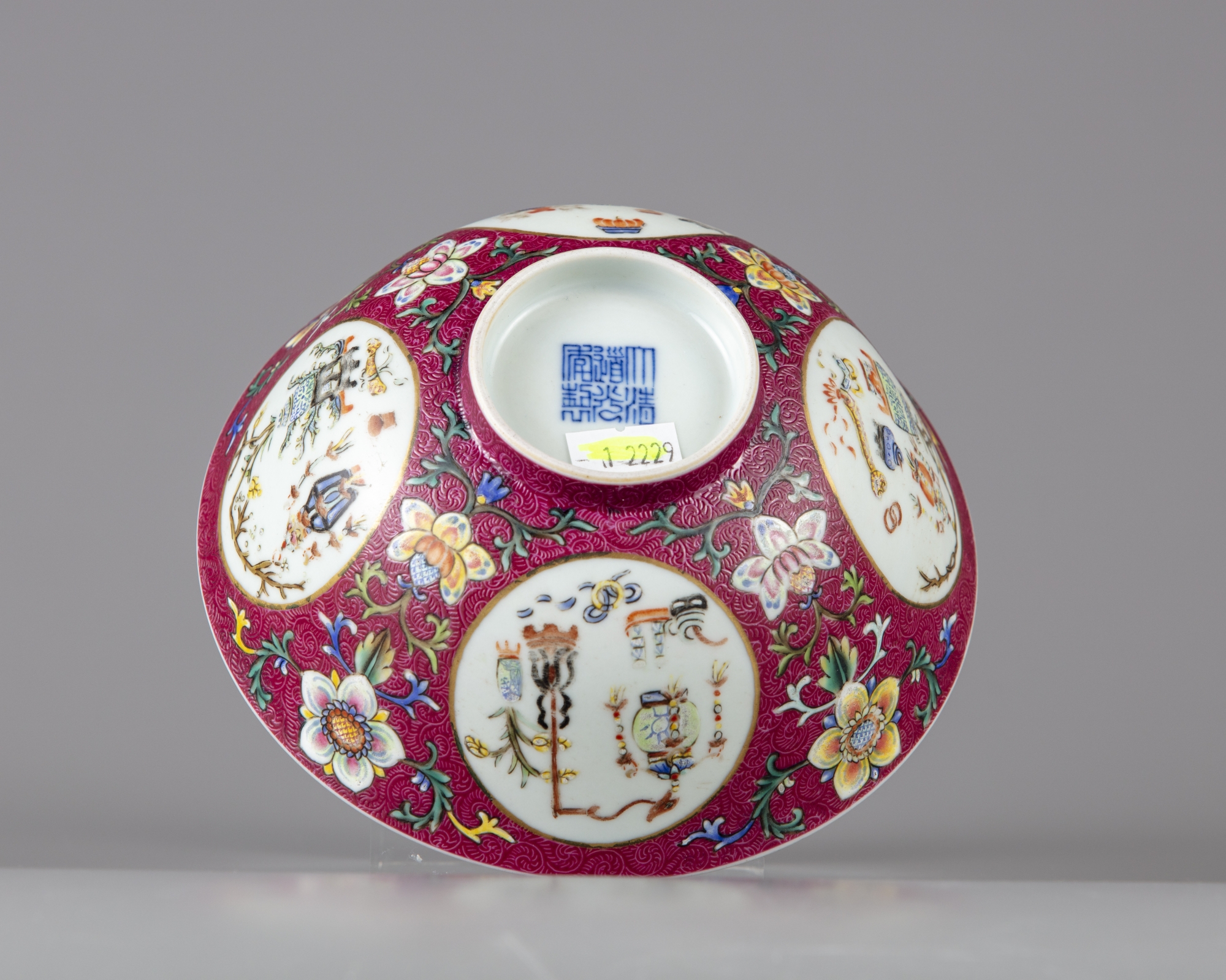 A Chinese famille rose medallion bowl | OAA