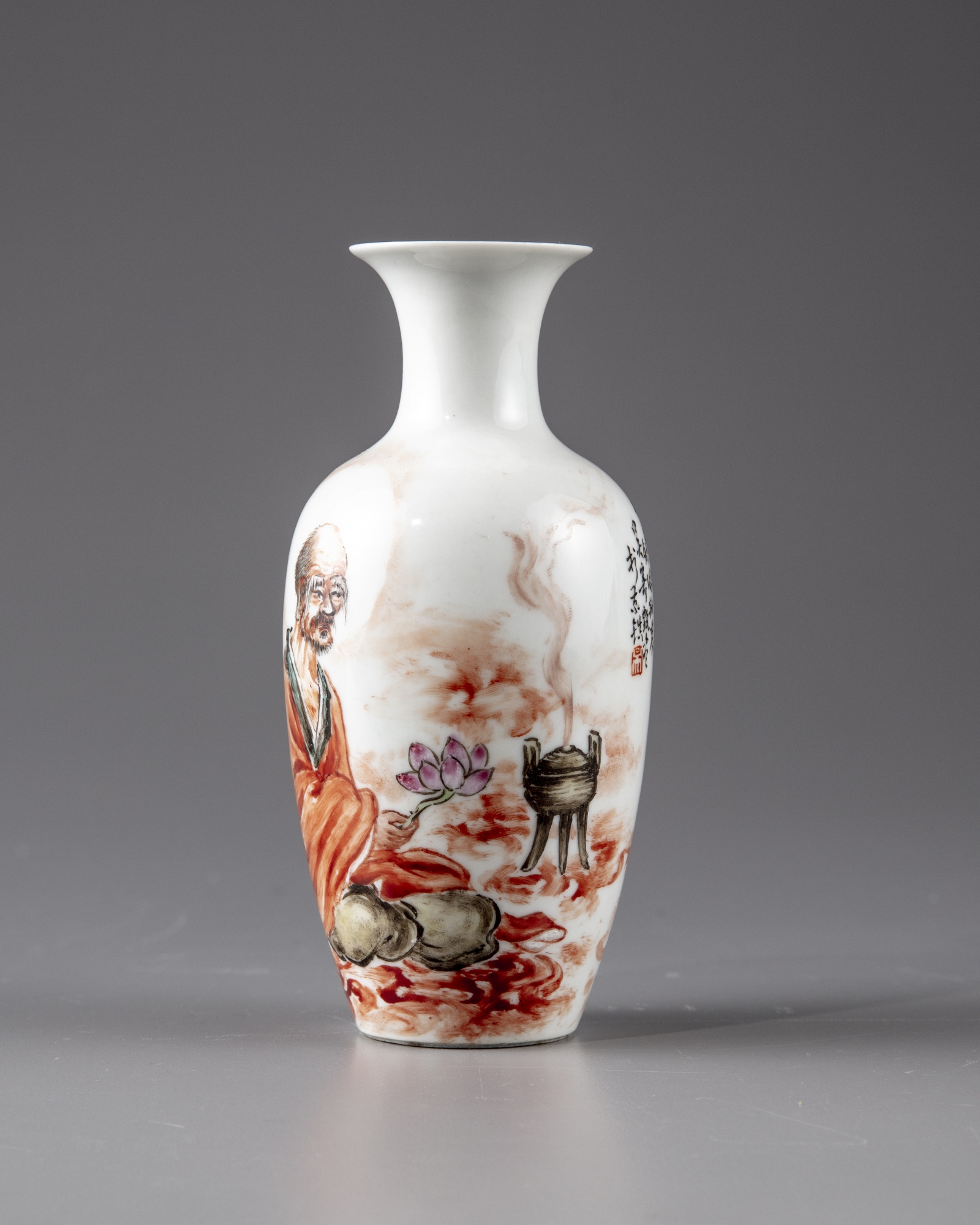 A small Chinese vase OAA