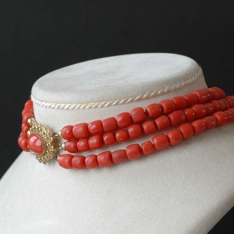 Antique coral necklace | ArtListings