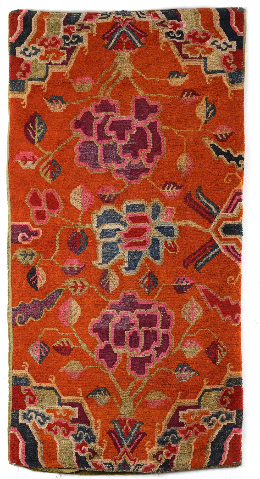 A TIBETAN WOOL RUG, 20TH CENTURY OAA