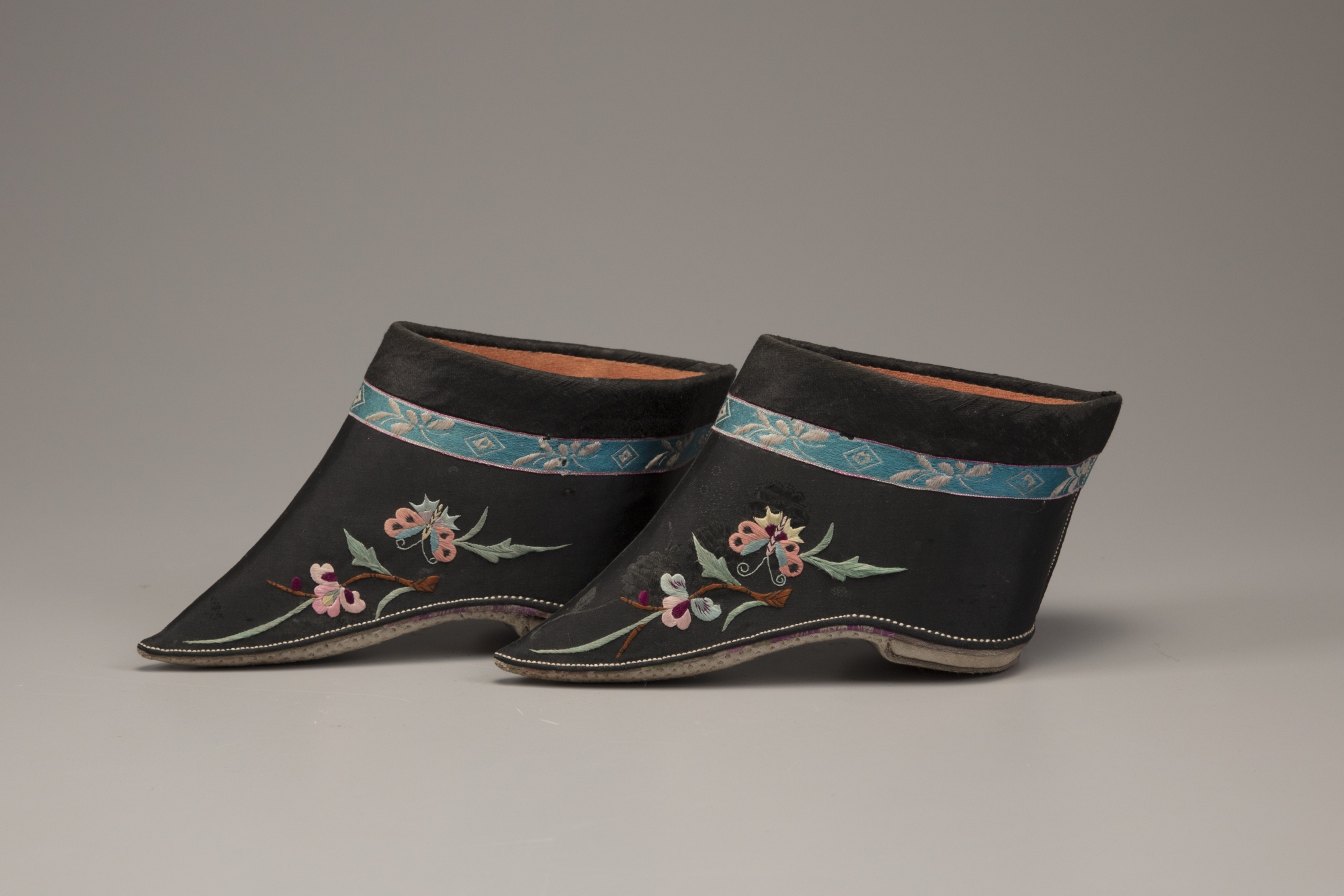 five-pairs-of-chinese-shoes-oaa