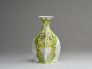 N.V. Haagsche Plateelbakkerij Rozenburg, vase with passionflower, eggshell porcelain, design by Roelof Sterken, 1900 - N.V. Haagsche Plateelbakkerij Rozenburg
