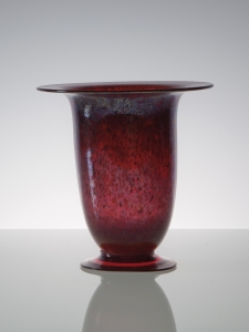C.J. Lanooy, Unique red vase on foot, Glass Factory Leerdam, 1927 - Chris (C.J.) Lanooy