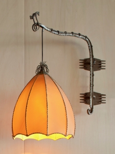Piet Kramer, Amsterdamse School wandlamp met smeedijzer, ca. 1925 - Piet Kramer