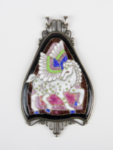 Gerritsen & Van Kempen Zeist, Enameled pendant with decoration of Pegasus, 1930s - Fa. Gerritsen en Van Kempen