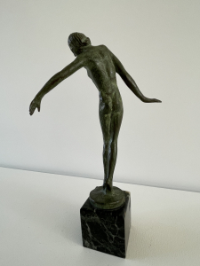 Cris Agterberg, bronze female danser ca. 1918 - Cris Agterberg