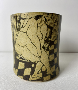 Lies Cosijn, ceramic vase with partly painted and partly scratched depiction of the interior with people. - Lies Cosijn